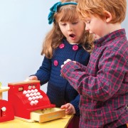 TV295 Cash Register with Children