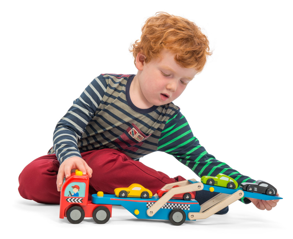 Moms boys toys. Игрушки Kids cars. Toys Toys машина. Дети играющие машинки. Kiddie Drive машина игрушки.