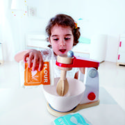 E3147 Whip-it-up Mixer with child-2