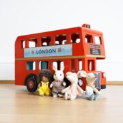 TV469-london-bus-animals-sitting-infront-of-bus