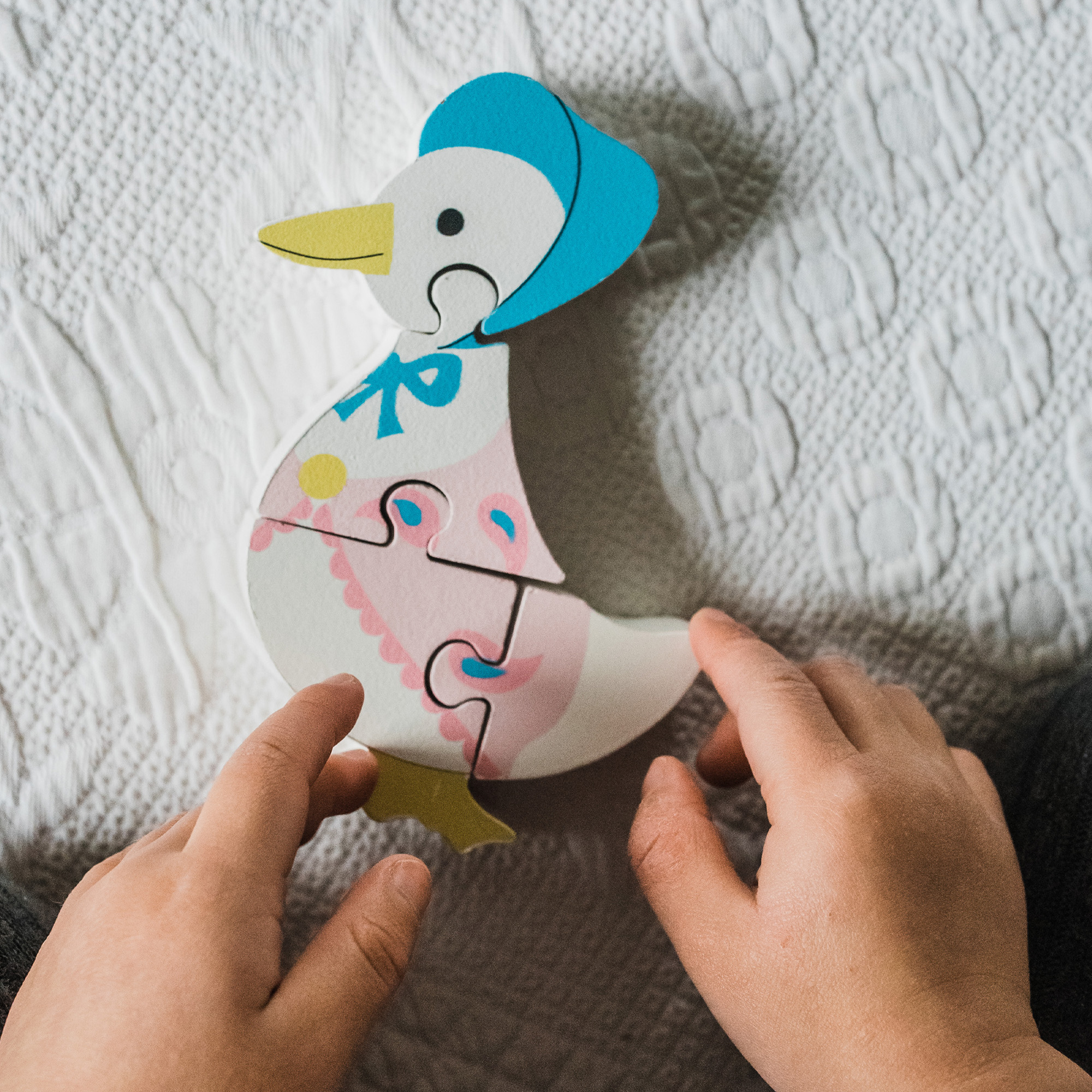 WOODEN PUZZLE – JEMIMA PUDDLE-DUCK_3_LIFESTYLE